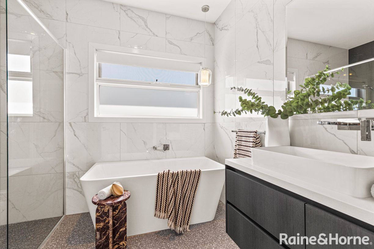 2/52 Warwick Road — photo 10 of 14
