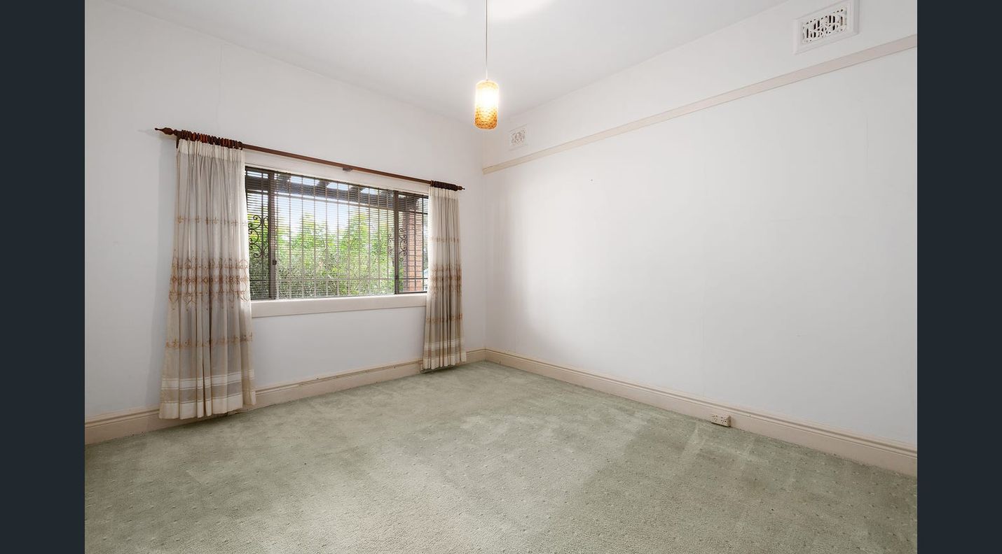 122 Ernest Street — photo 4 of 11
