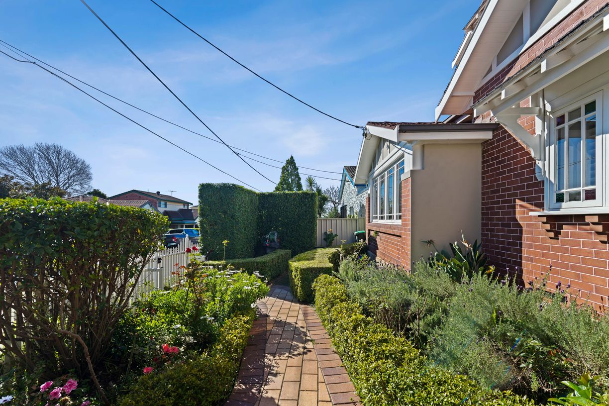 5 Gladstone Street — photo 2 of 24