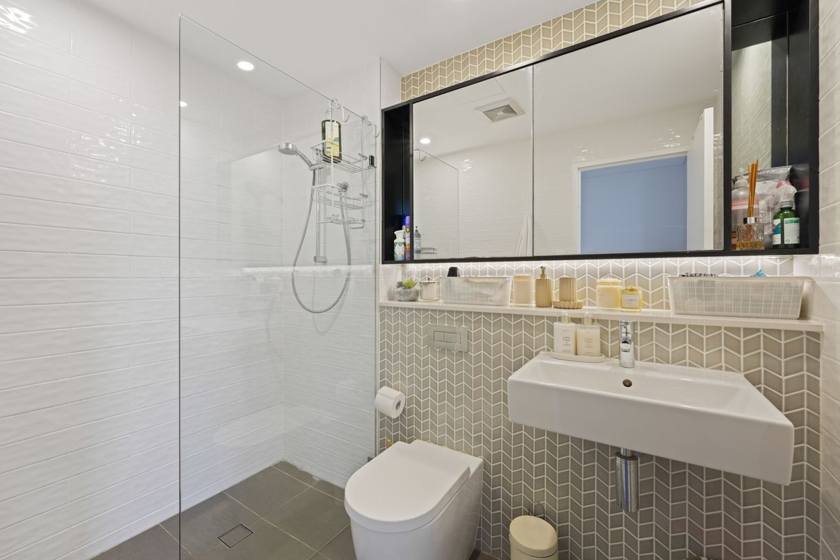 405/2 Northcote Street — photo 10 of 17