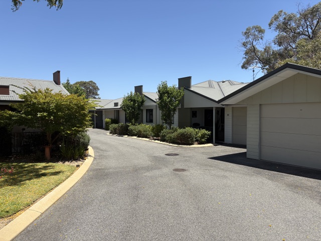 16 Legend Crescent — photo 7 of 7