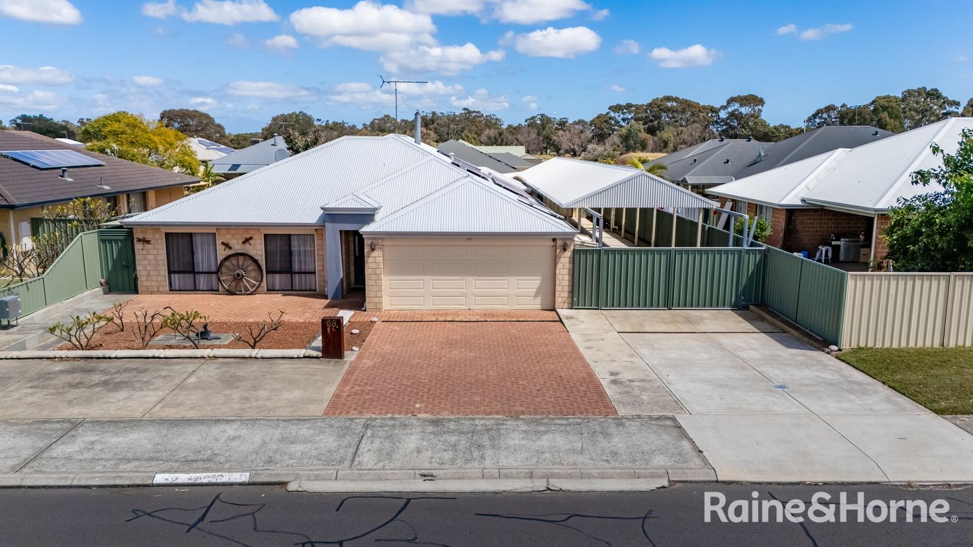 35 Wisteria Crescent — photo from Raine & Horne Mandurah