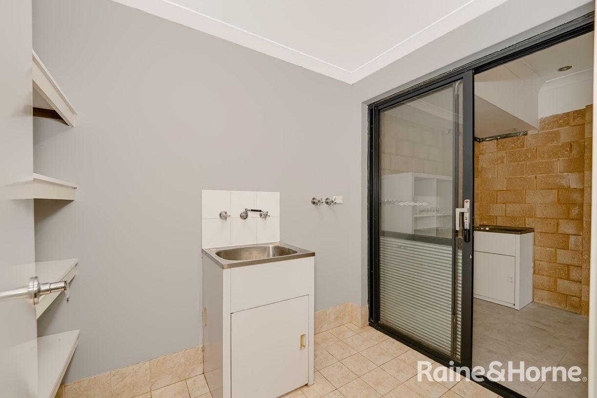 35 Wisteria Crescent — photo 16 of 24