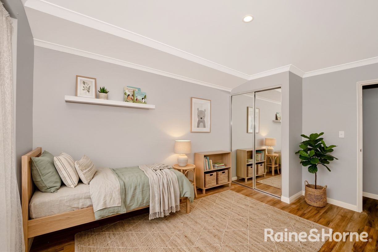 35 Wisteria Crescent — photo 14 of 24
