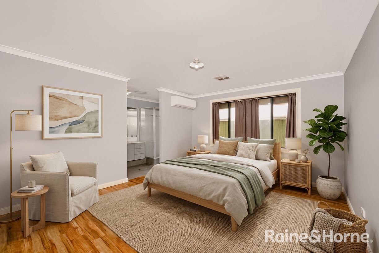 35 Wisteria Crescent — photo 10 of 24