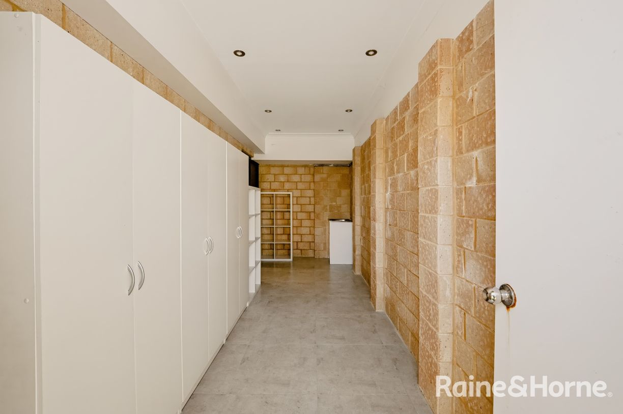35 Wisteria Crescent — photo 17 of 24