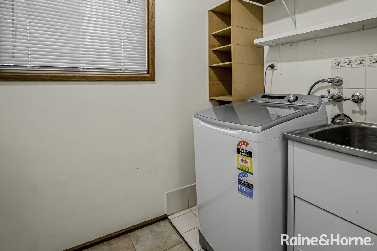 10/4 Madsen Street — photo 13 of 30
