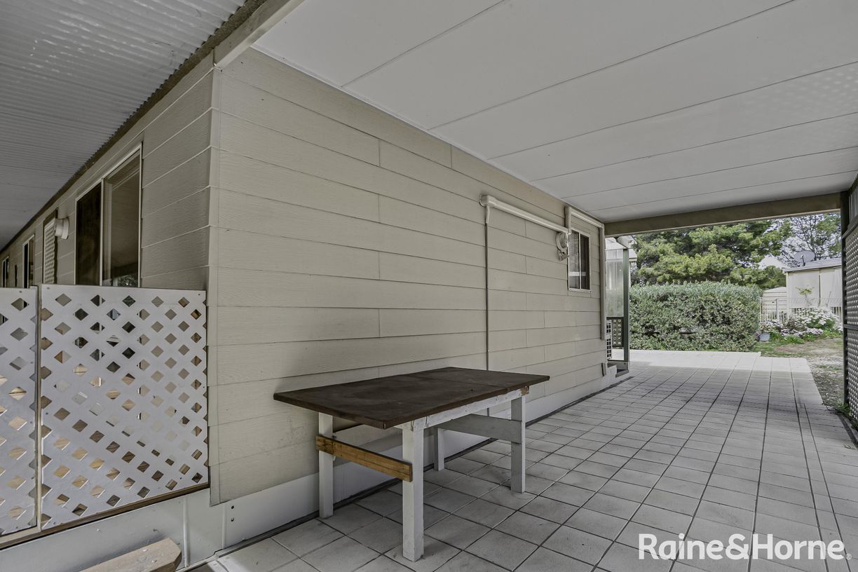 10/4 Madsen Street — photo 15 of 30