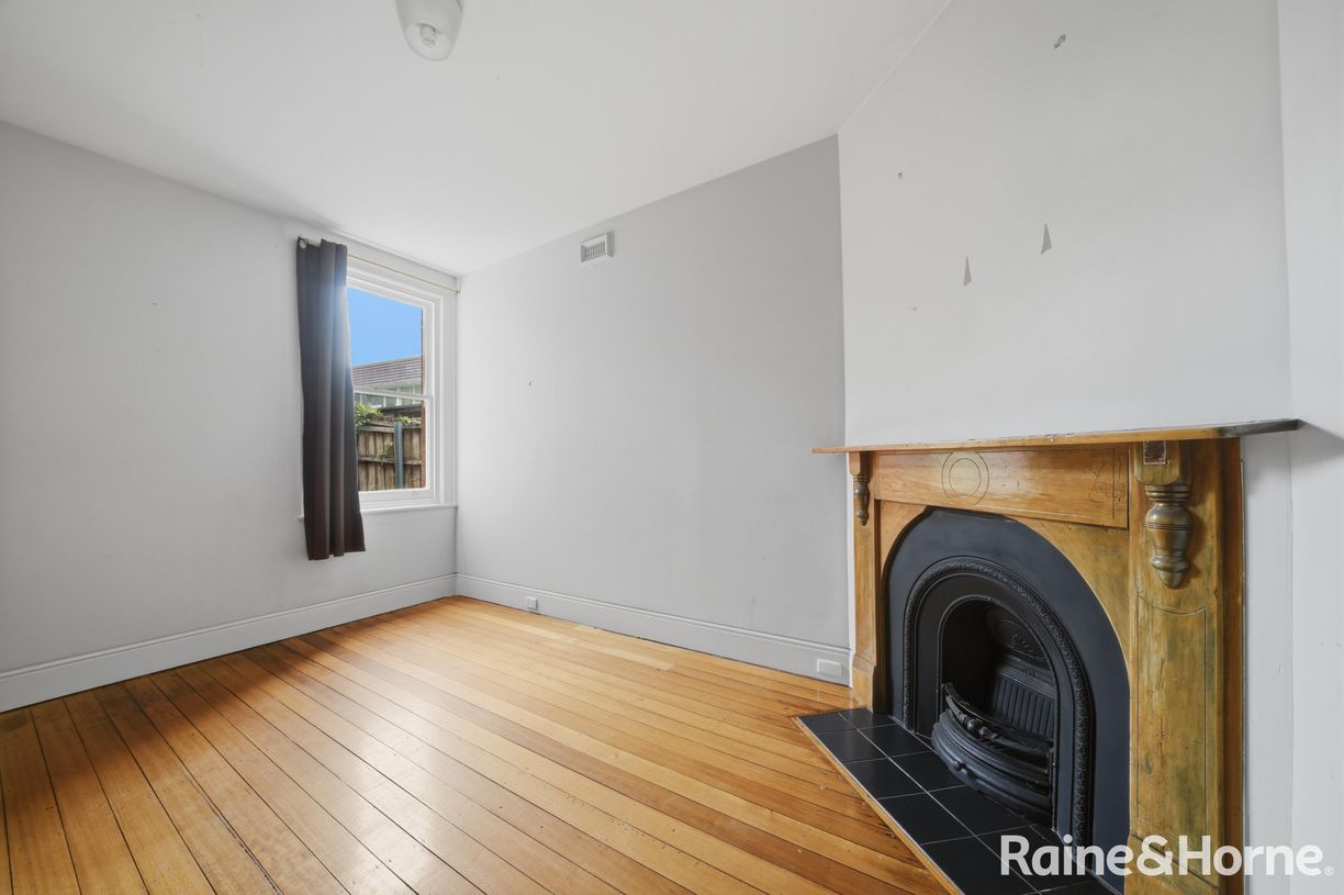 318 Elizabeth Street — photo 6 of 24
