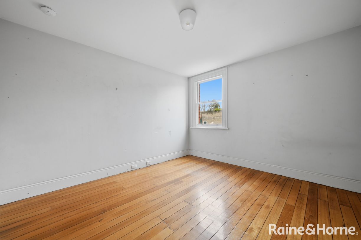 318 Elizabeth Street — photo 8 of 24