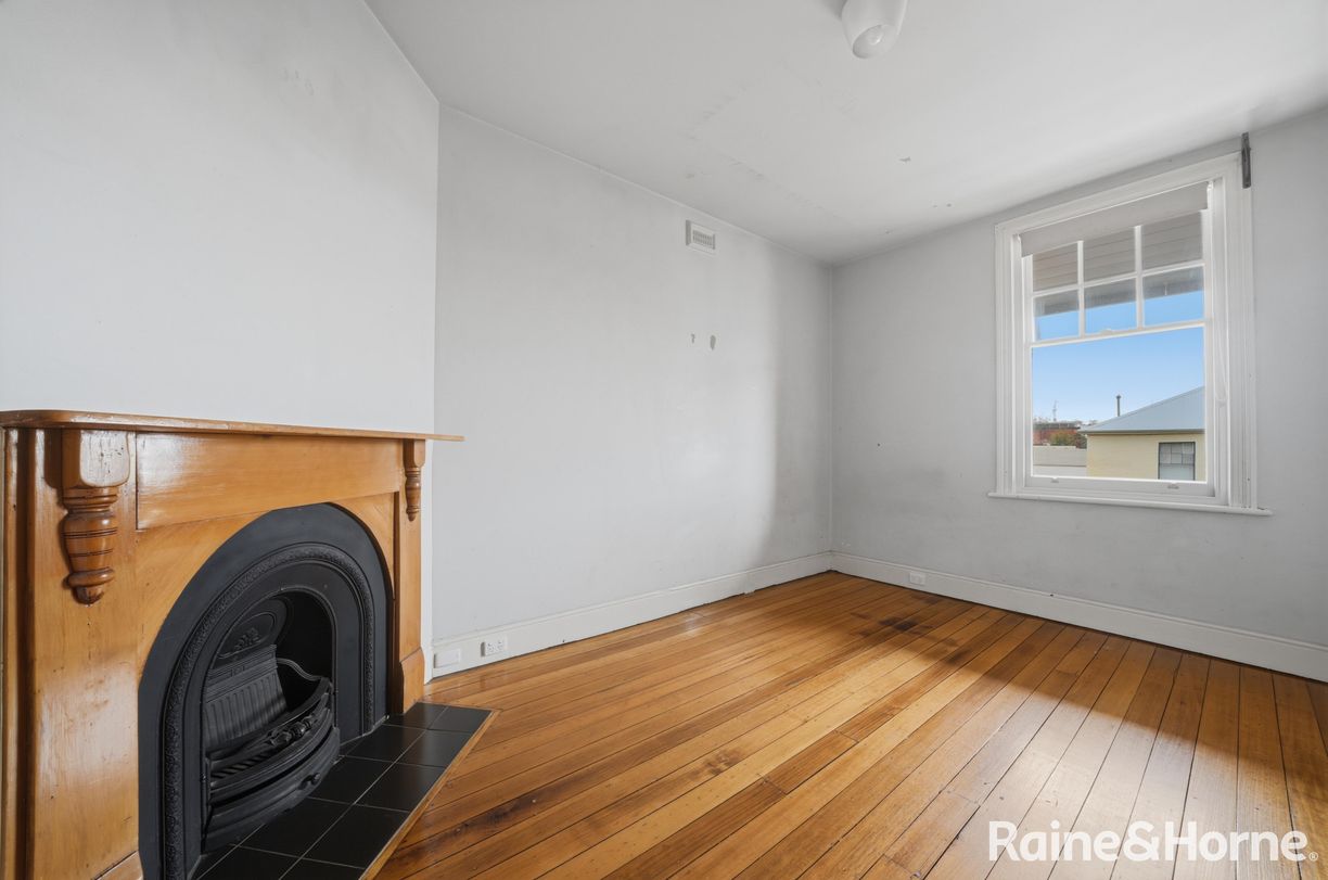 318 Elizabeth Street — photo 9 of 24