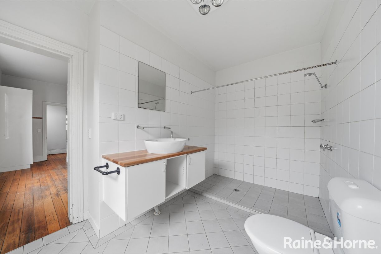 318 Elizabeth Street — photo 13 of 24