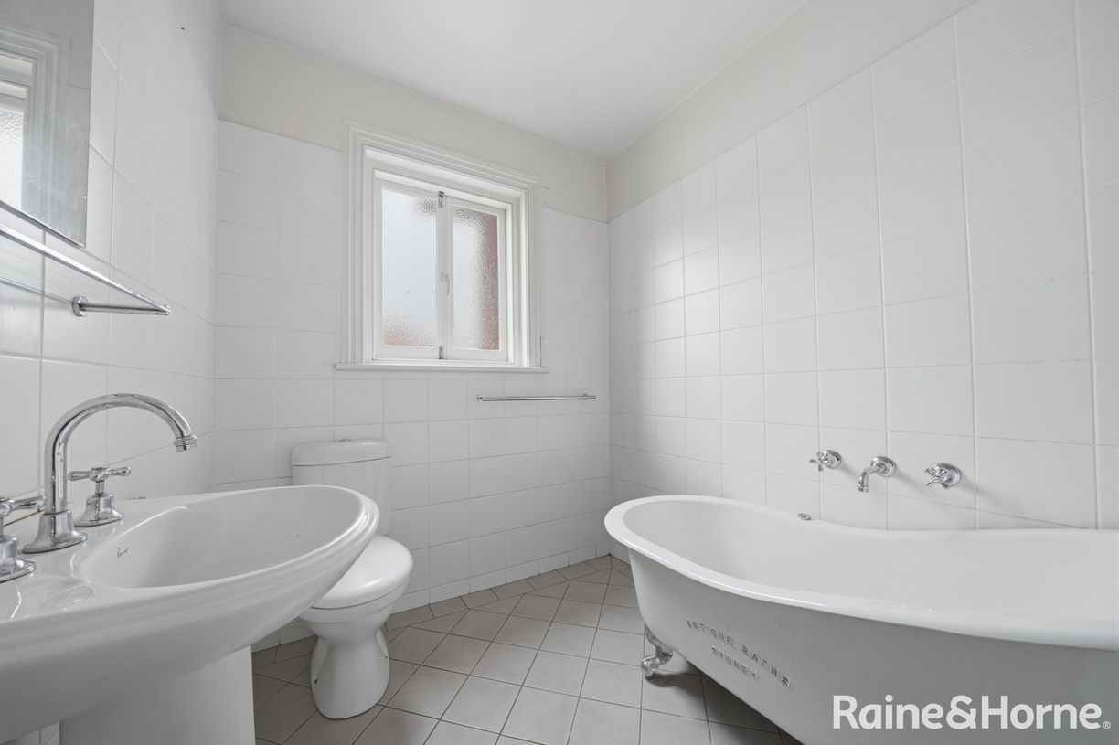 318 Elizabeth Street — photo 14 of 24
