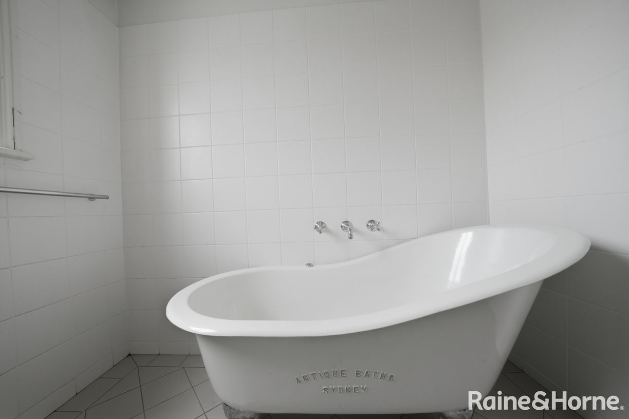 318 Elizabeth Street — photo 15 of 24
