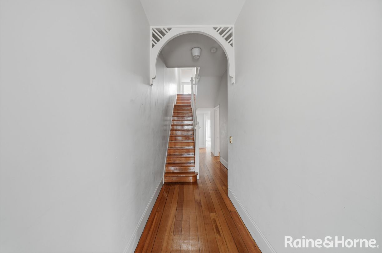 318 Elizabeth Street — photo 11 of 24