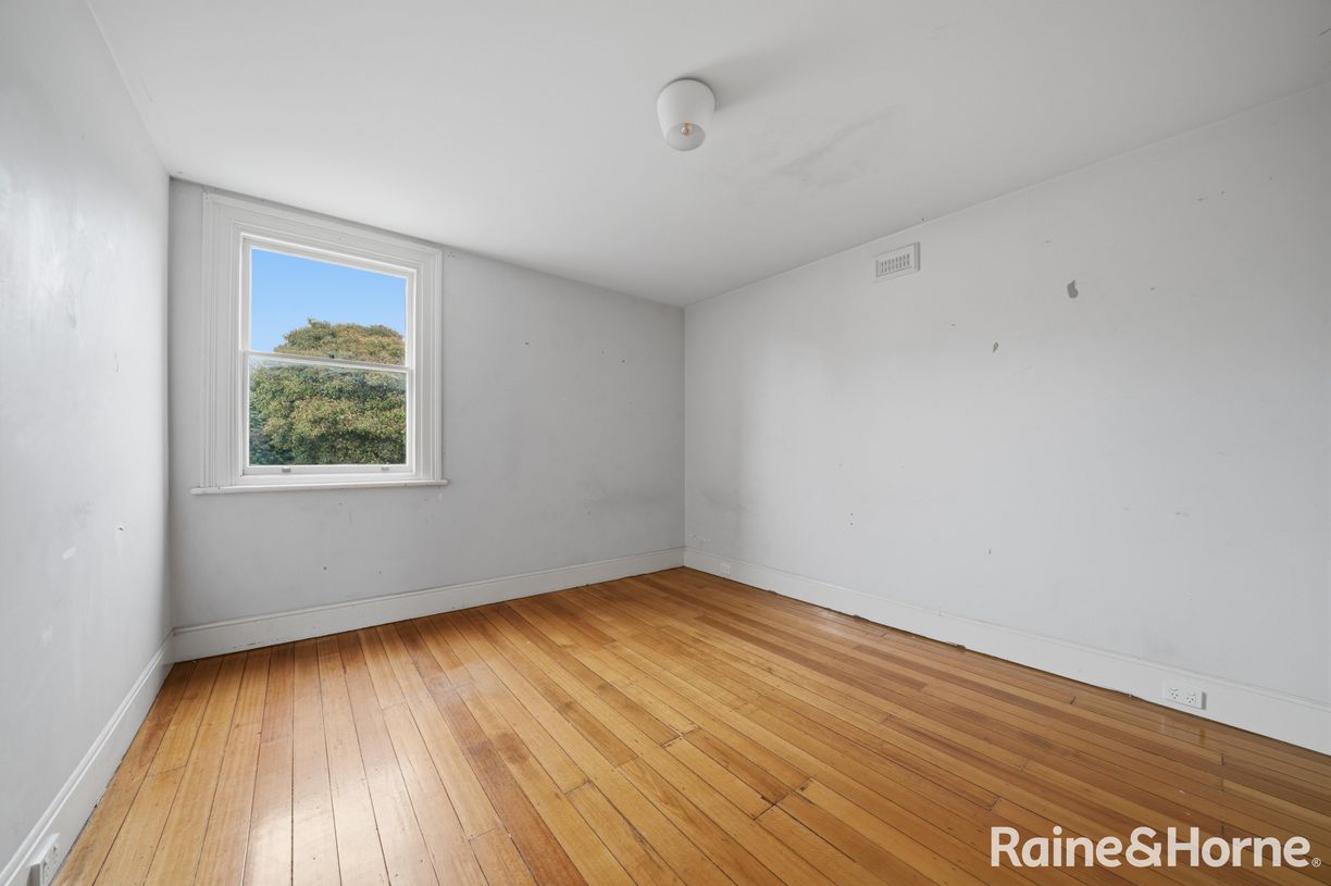 318 Elizabeth Street — photo 10 of 24