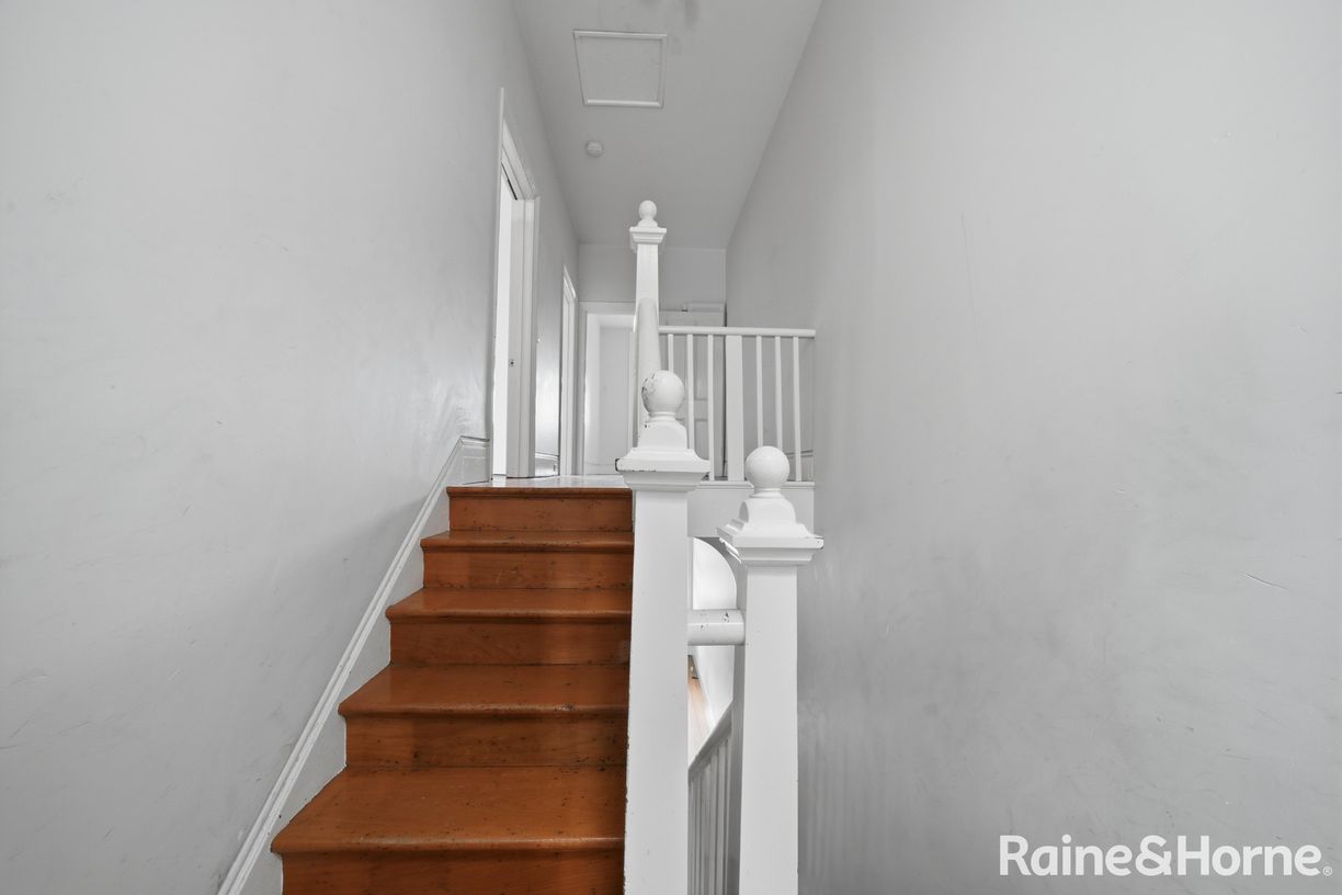 318 Elizabeth Street — photo 19 of 24