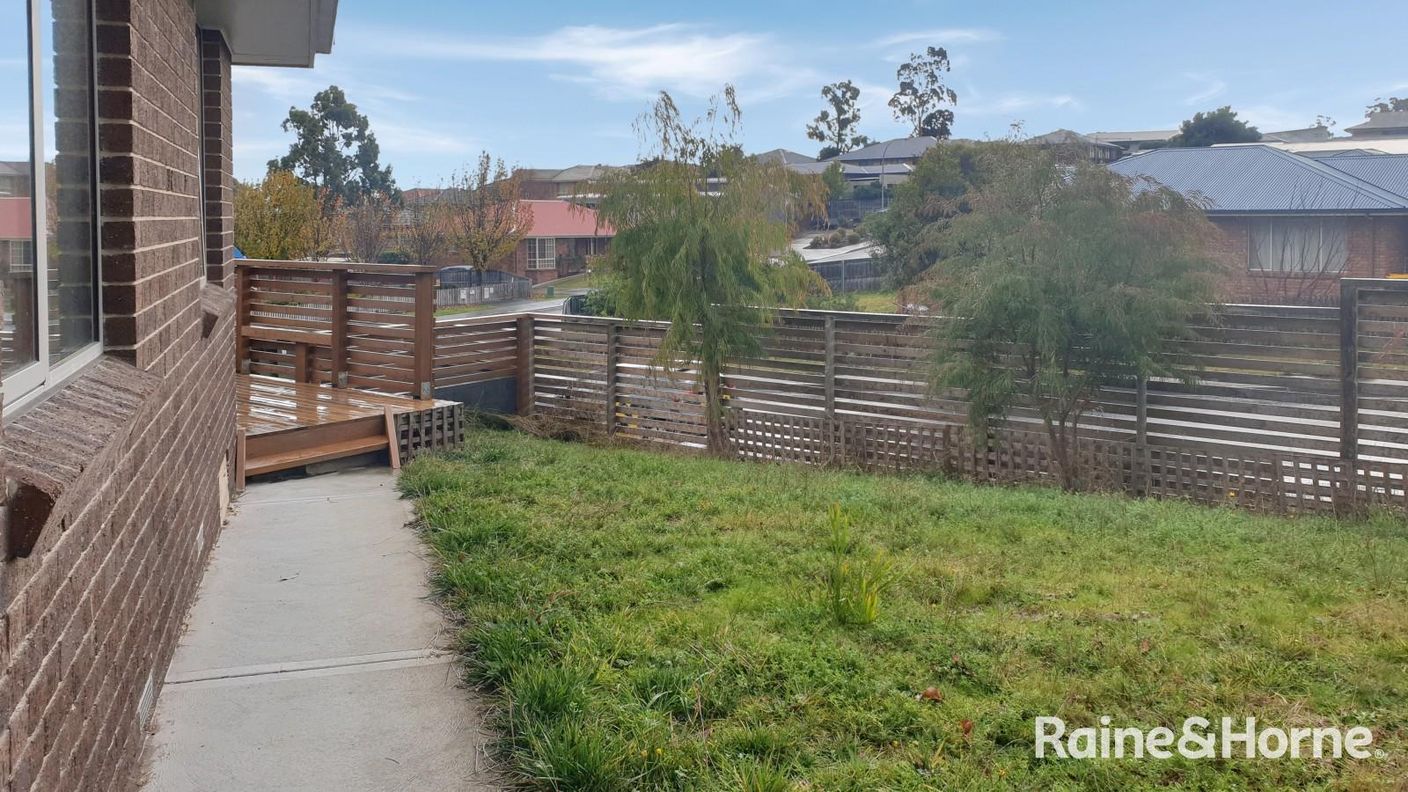2/29 Thornbill Street — photo 2 of 17
