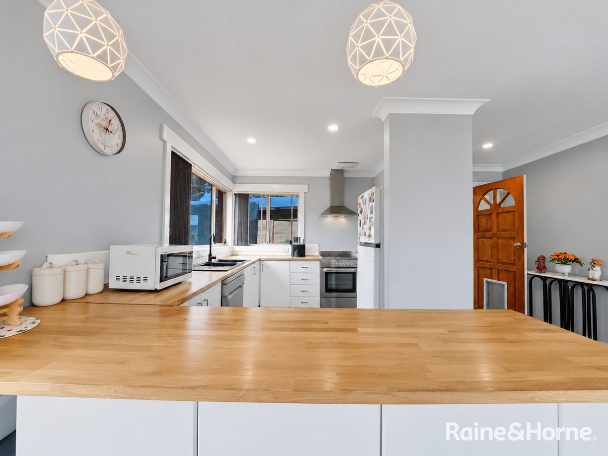 2 Dylan Street — photo 4 of 28