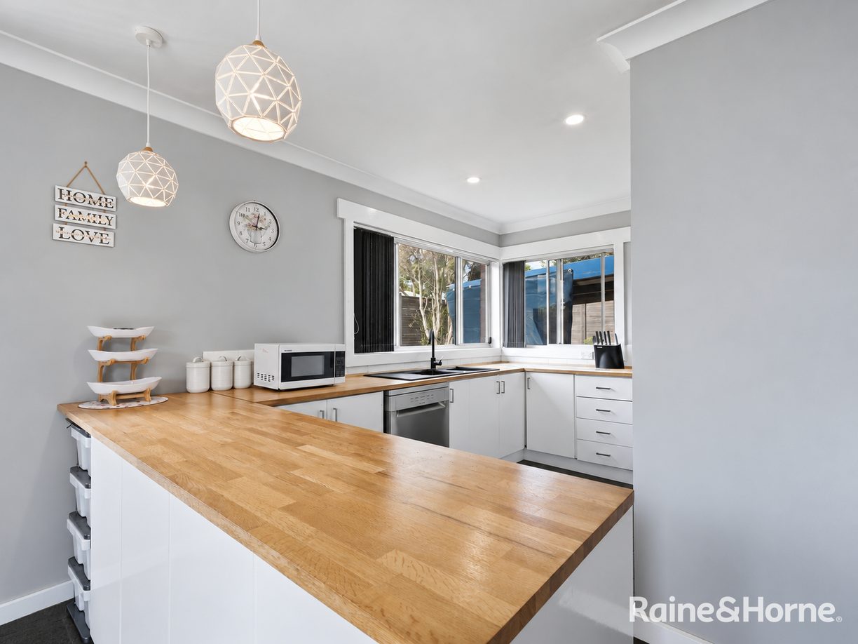 2 Dylan Street — photo 3 of 28