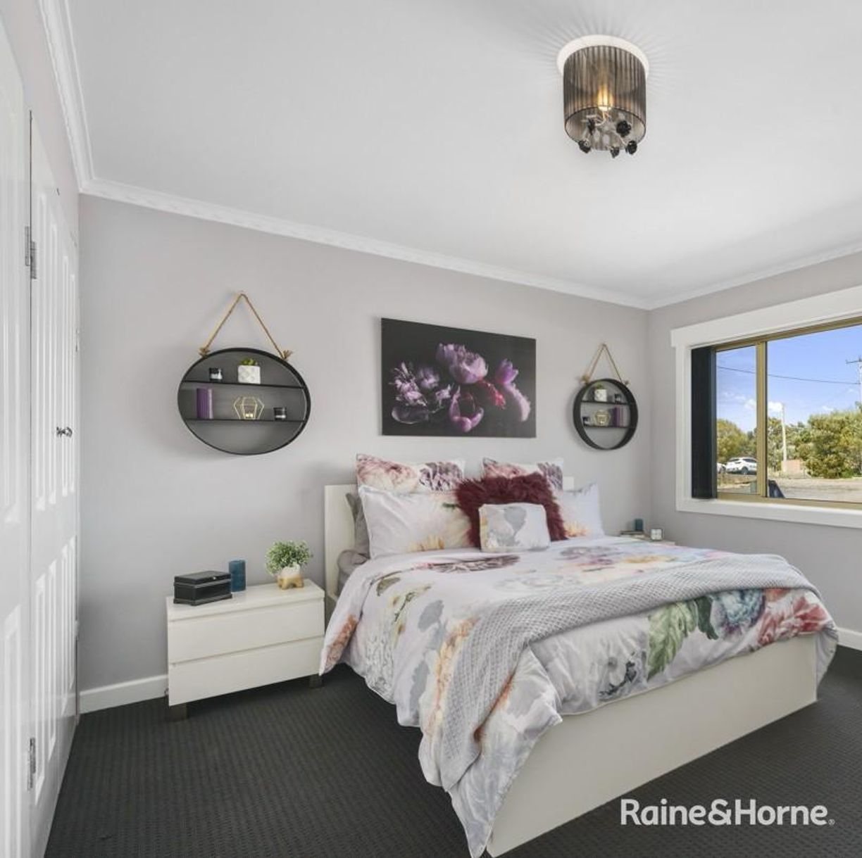 2 Dylan Street — photo 10 of 28