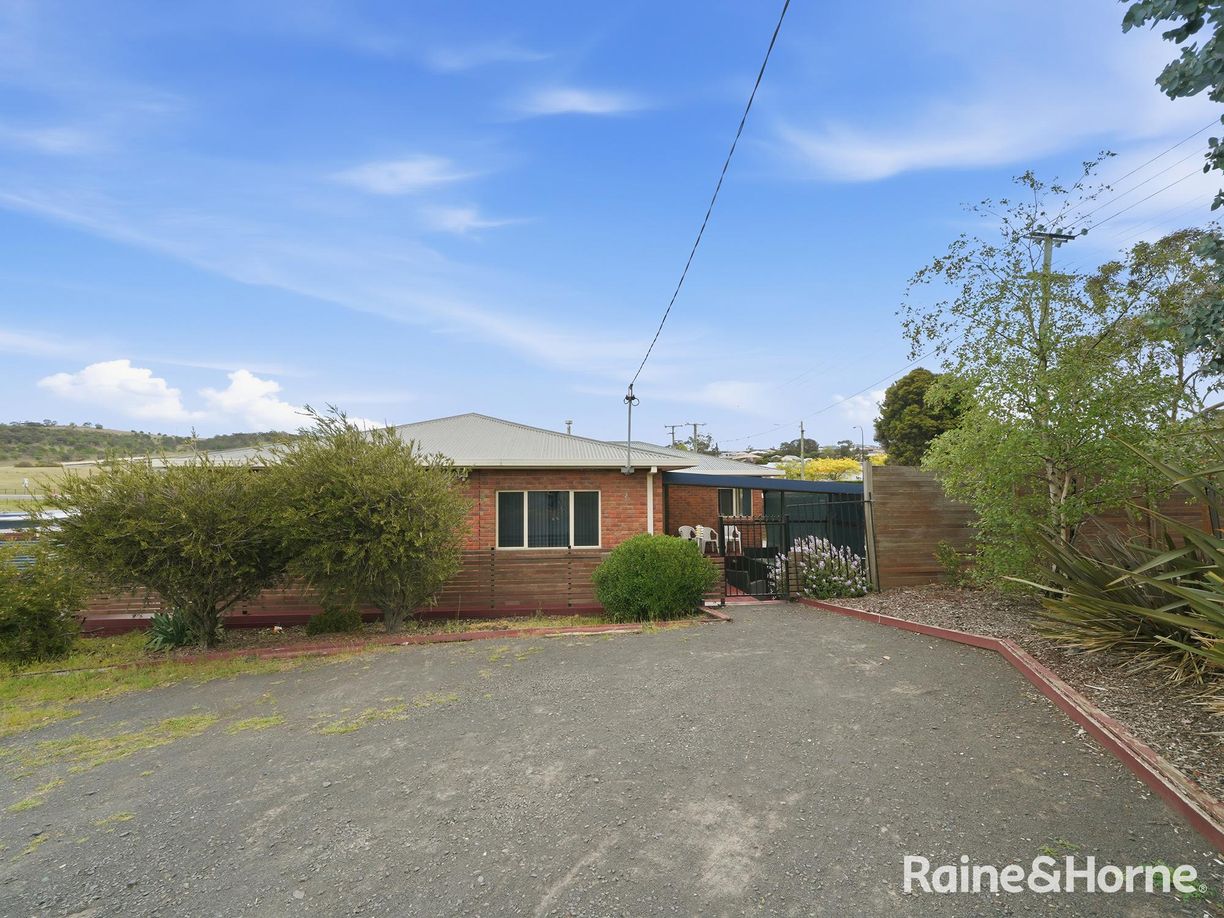 2 Dylan Street — photo 21 of 28