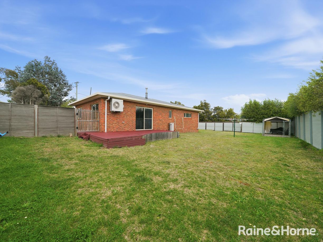 2 Dylan Street — photo 23 of 28