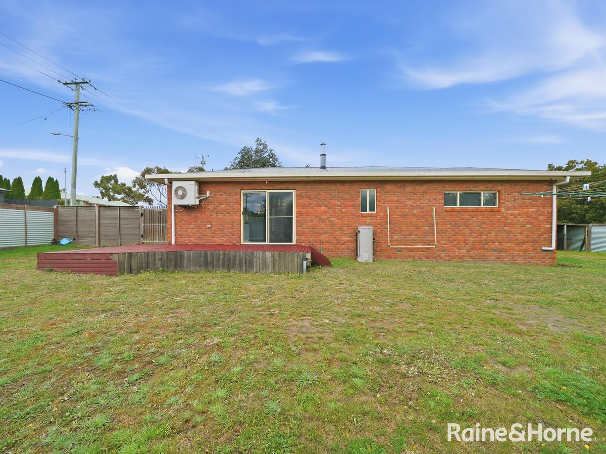 2 Dylan Street — photo 20 of 28
