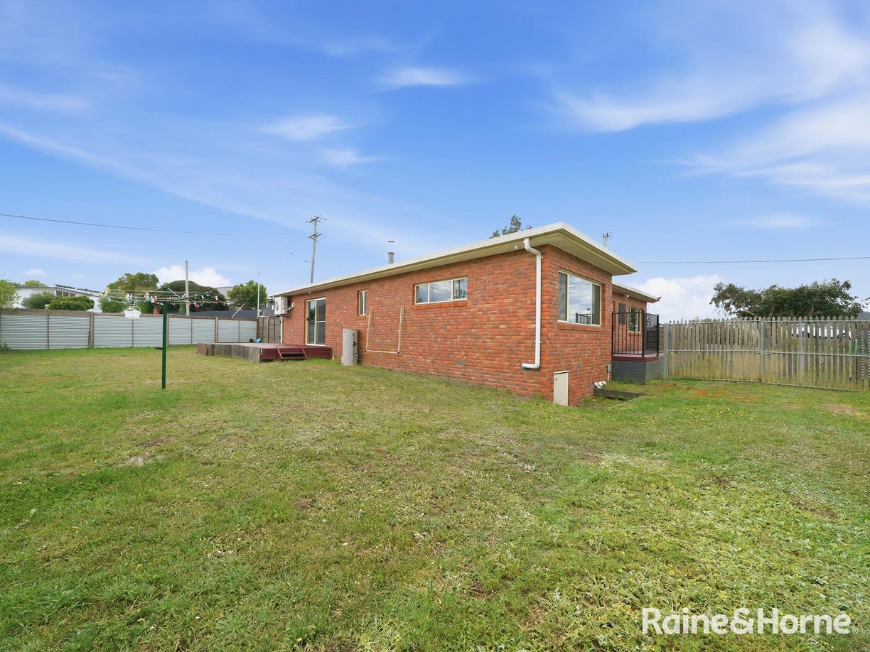 2 Dylan Street — photo 24 of 28