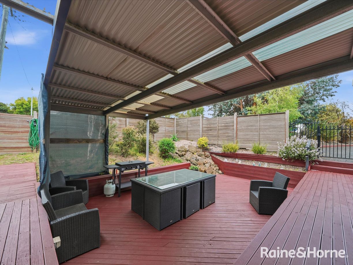 2 Dylan Street — photo 16 of 28