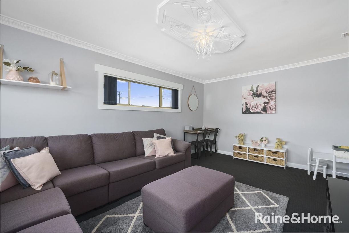 2 Dylan Street — photo 9 of 28