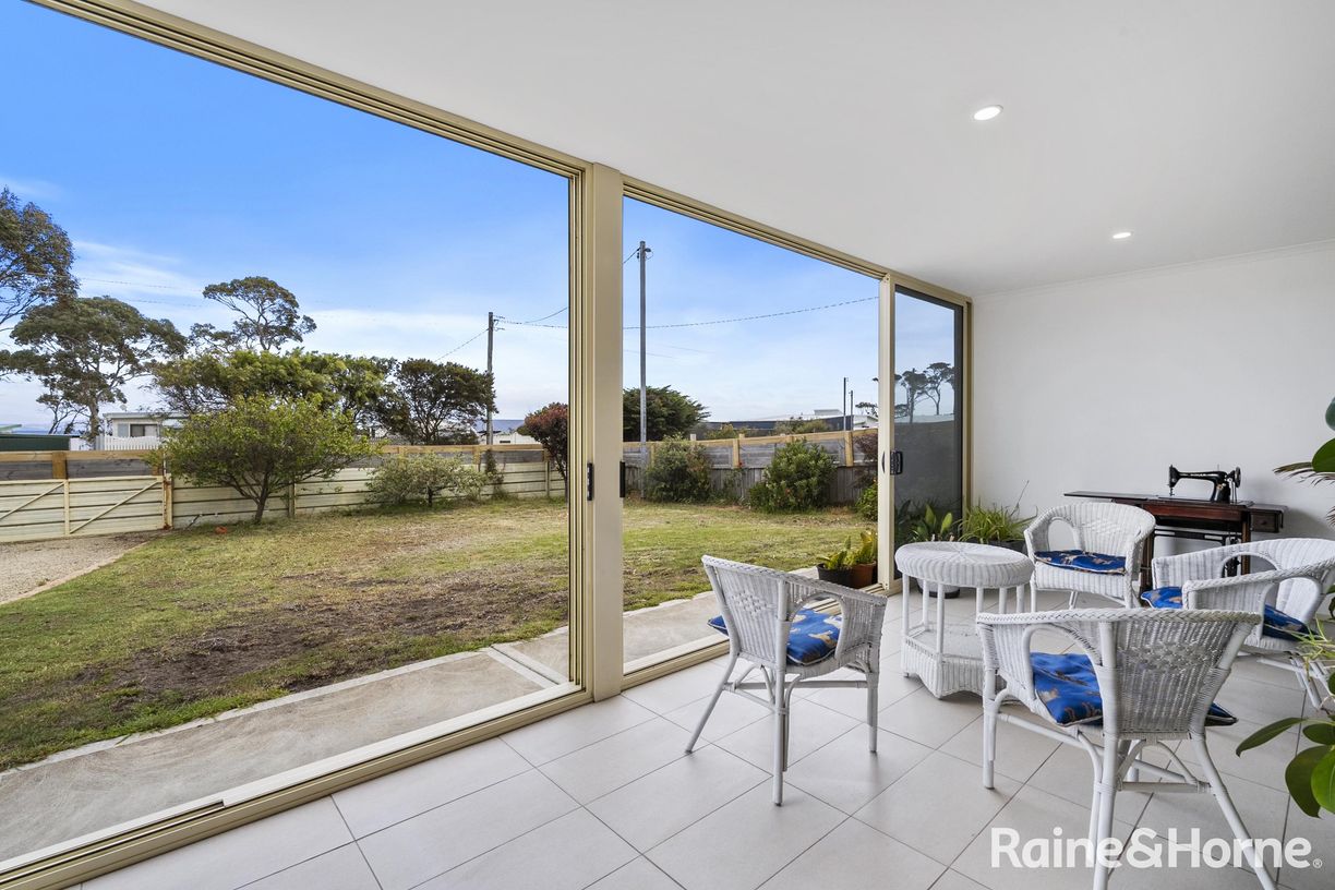 146 Sloping Main Drive — photo 6 of 29