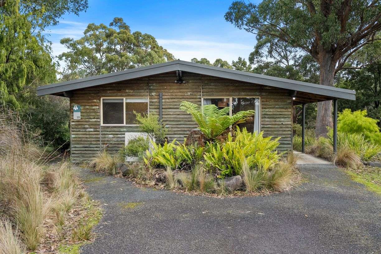 Cabin 18, 6955 Arthur Highway — photo 4 of 26