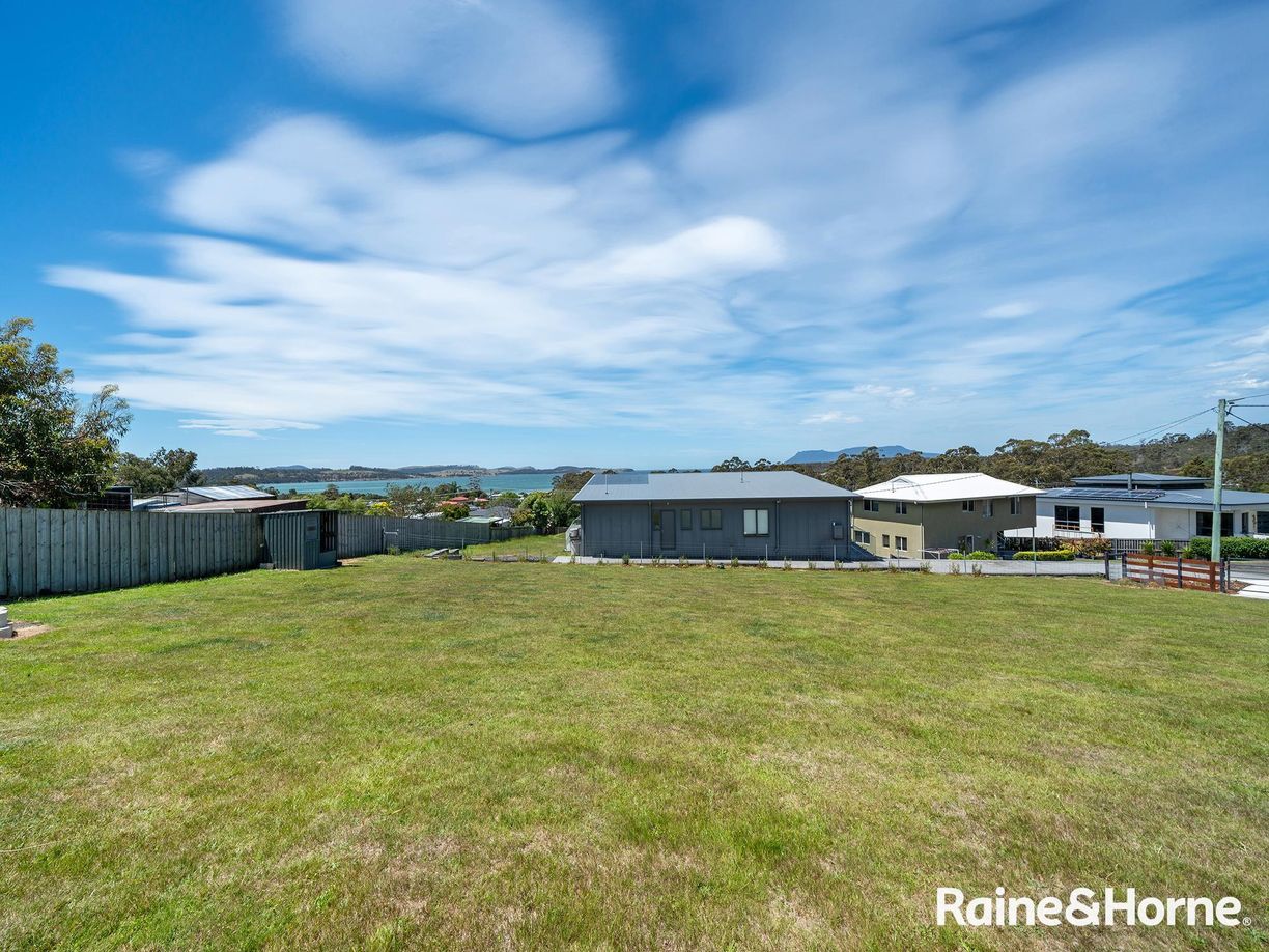 10 Sea View Crescent — photo 3 of 14