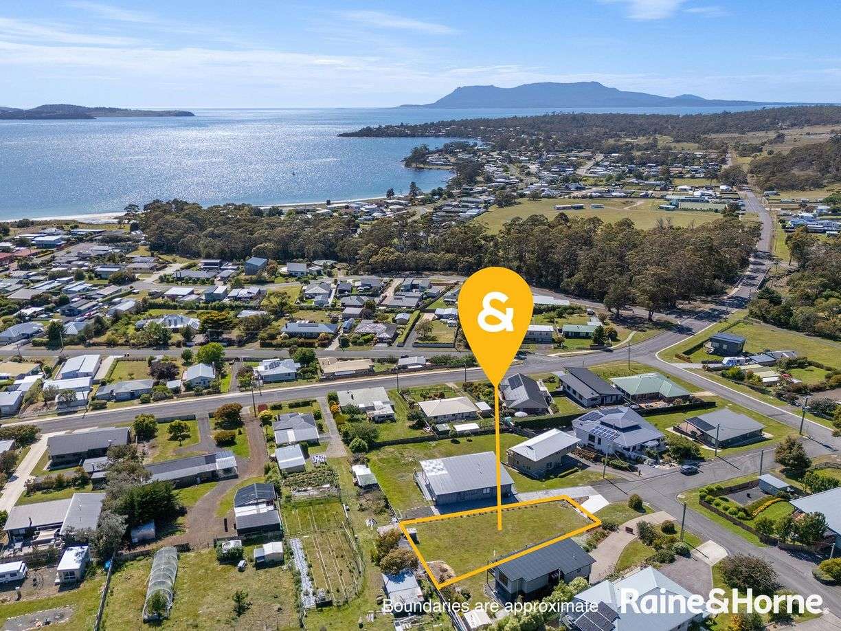 10 Sea View Crescent — photo from Raine & Horne Sorell