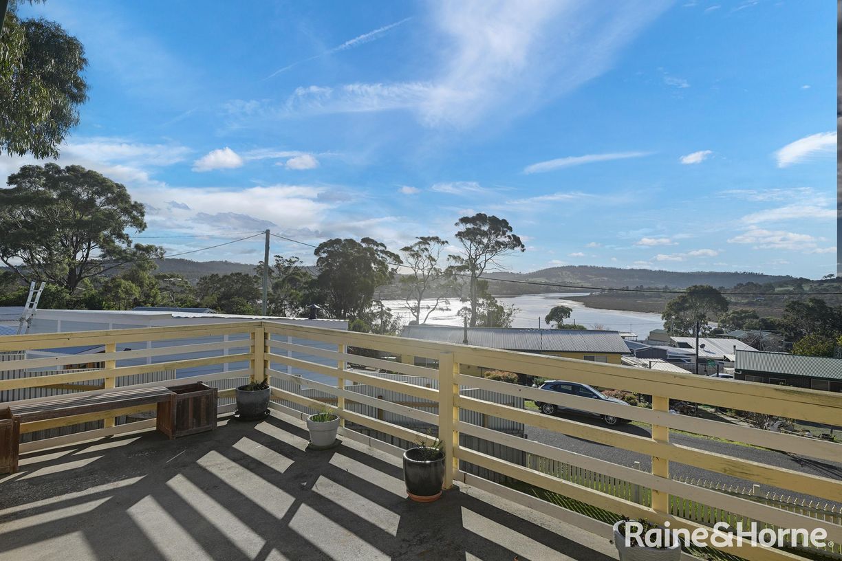 18 Little Falcon Street — photo from Raine & Horne Sorell