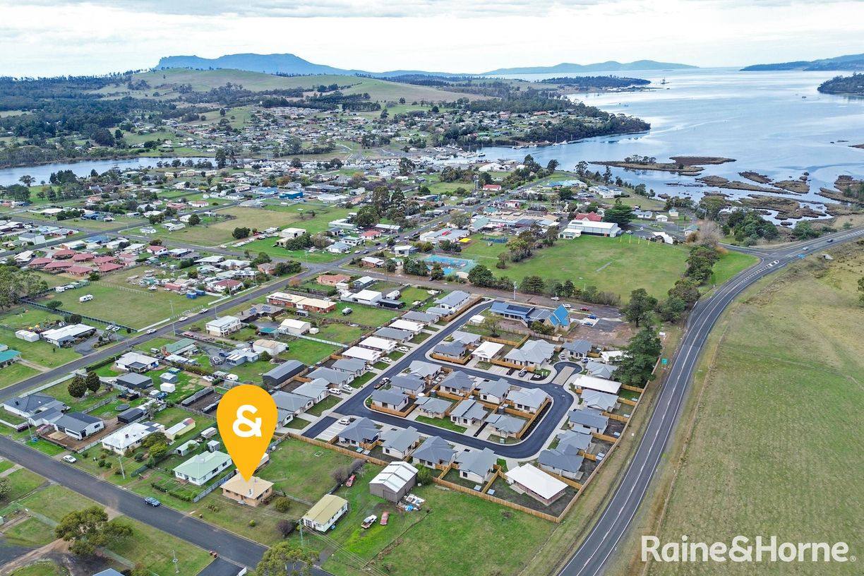 8 Victoria Street — photo from Raine & Horne Sorell