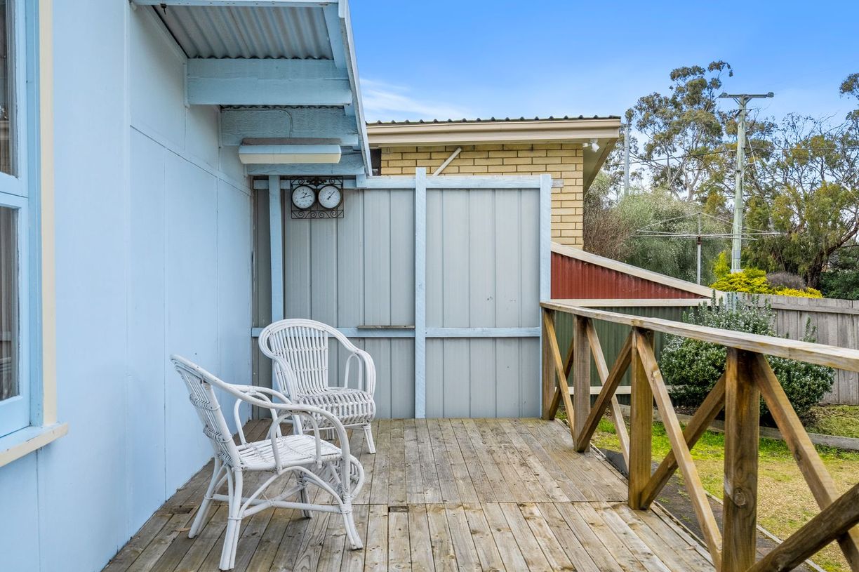 48 Susans Bay Road — photo 3 of 30