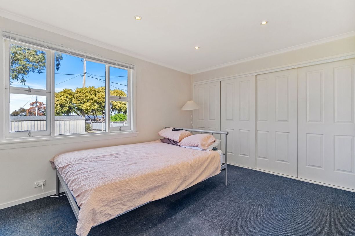 48 Susans Bay Road — photo 13 of 30