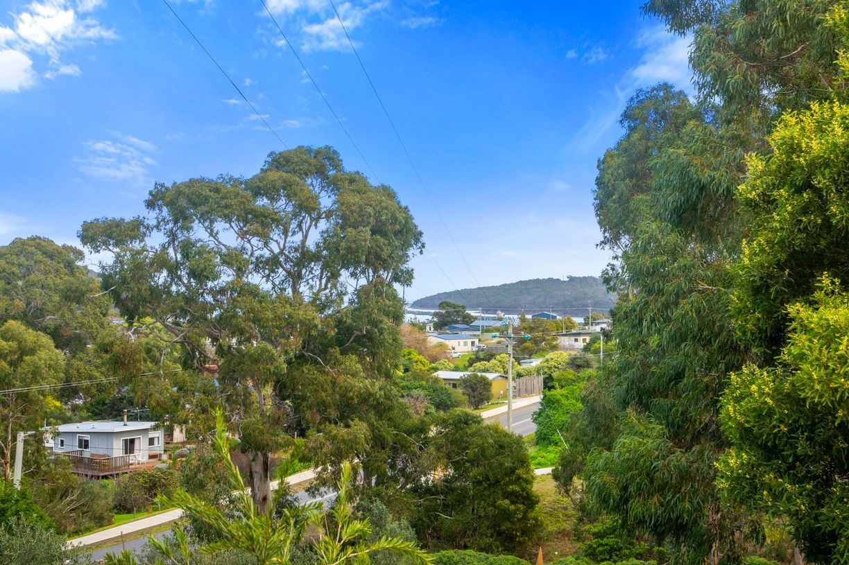 6/1583 Nubeena Road — photo from Raine & Horne Sorell