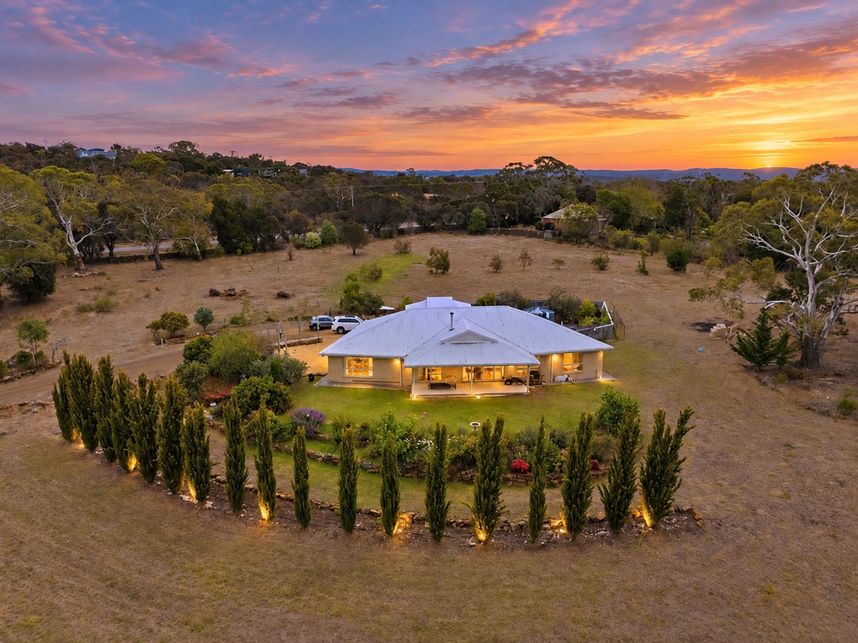 13150 Tasman Highway — photo from Raine & Horne Sorell