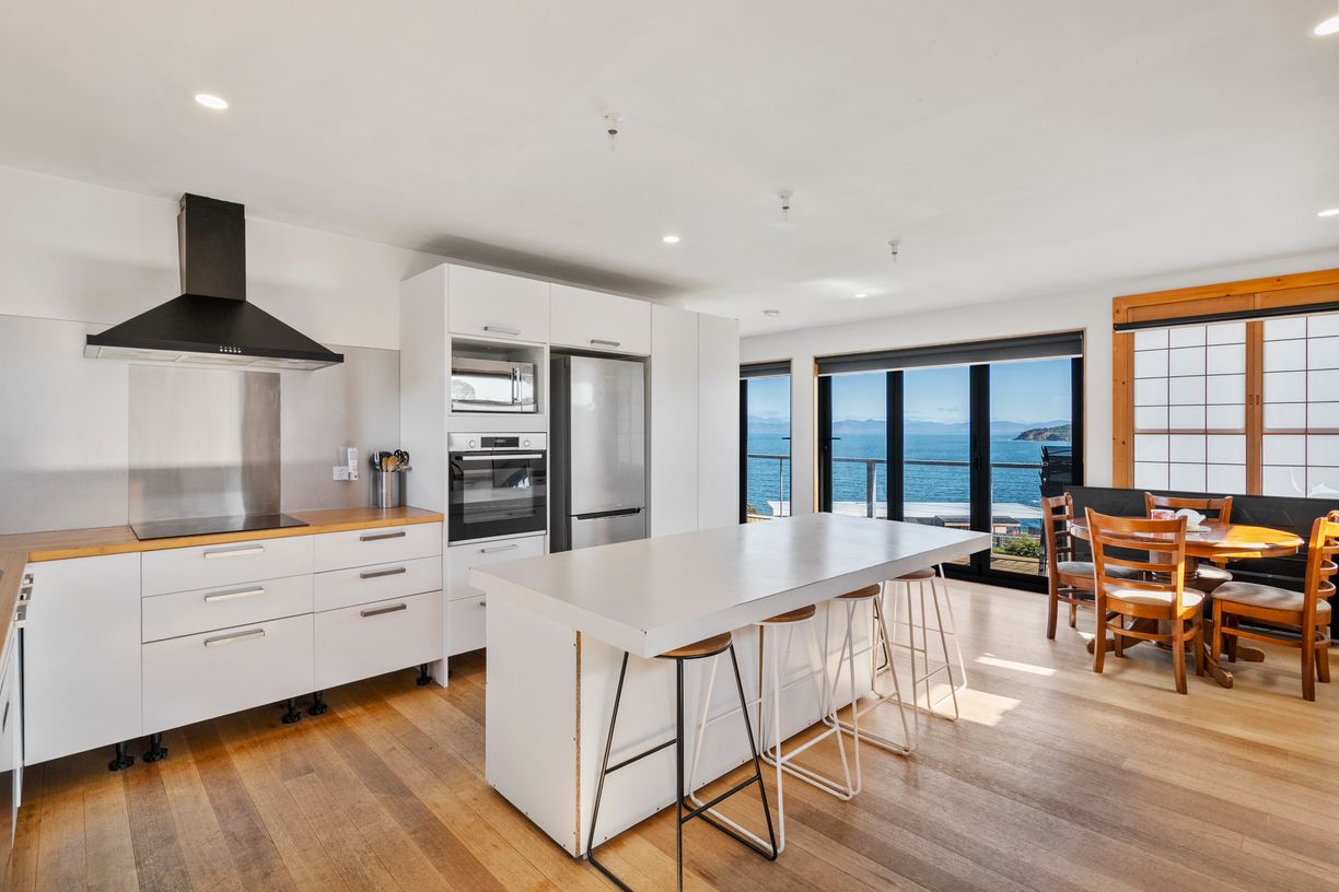 8 Linden Road — photo 2 of 30