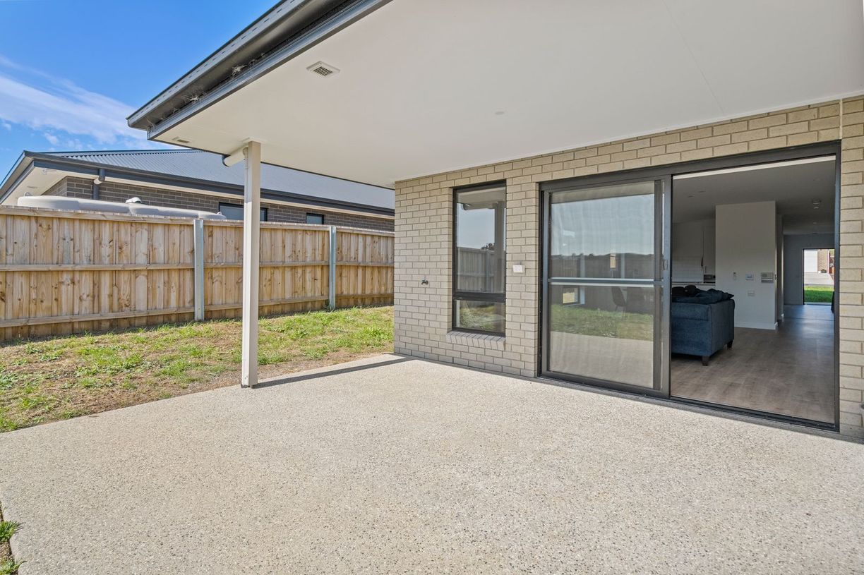 37 Friendship Drive — photo 5 of 26