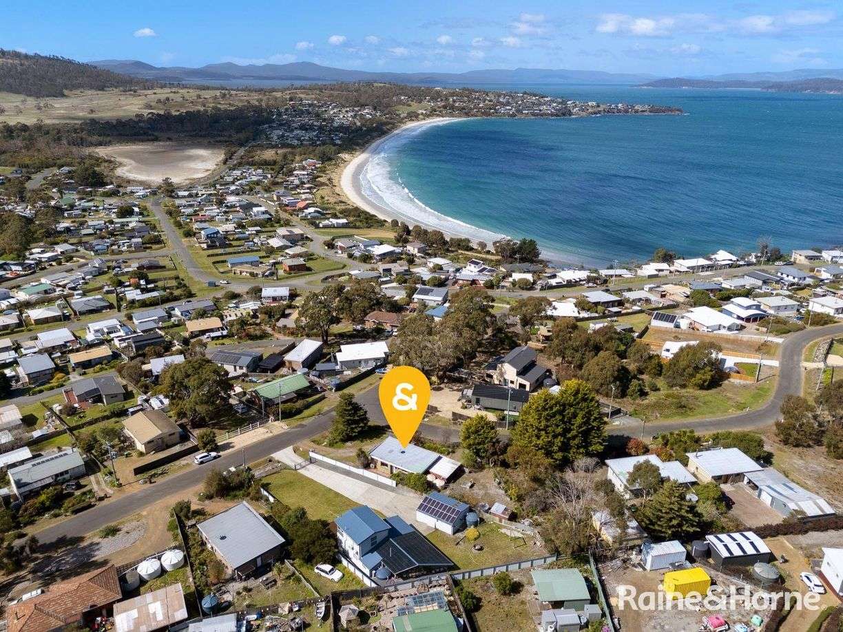 12 Falcon Street — photo from Raine & Horne Sorell