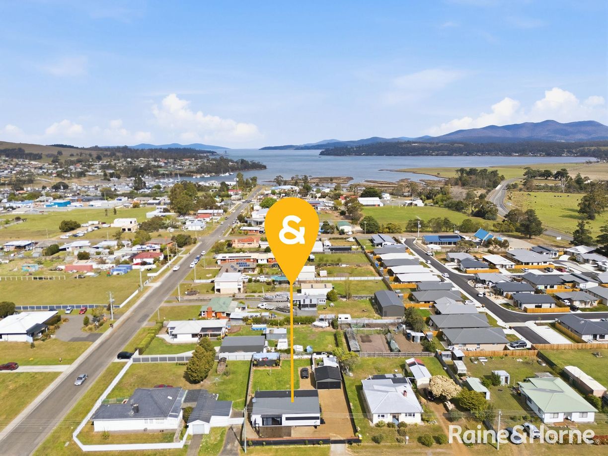 16 Victoria Street — photo from Raine & Horne Sorell