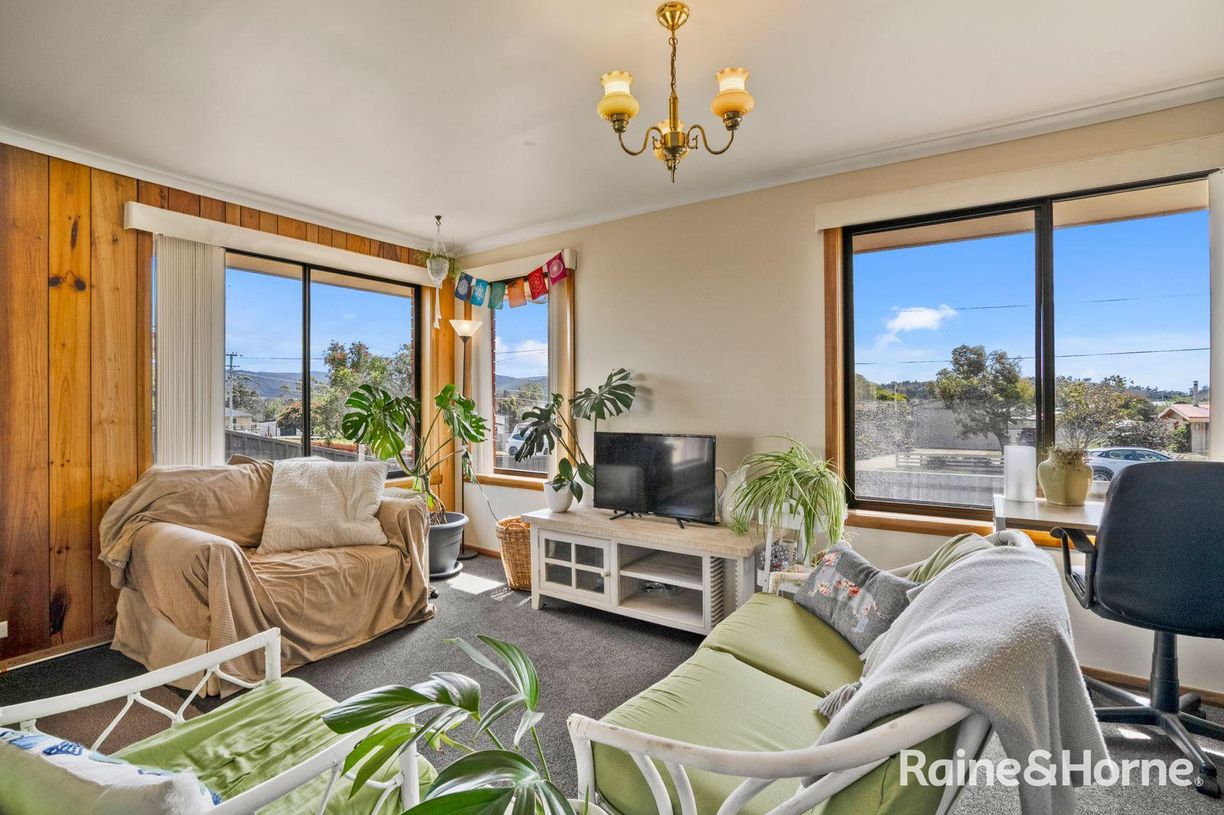 24 Roberts Street — photo 4 of 30