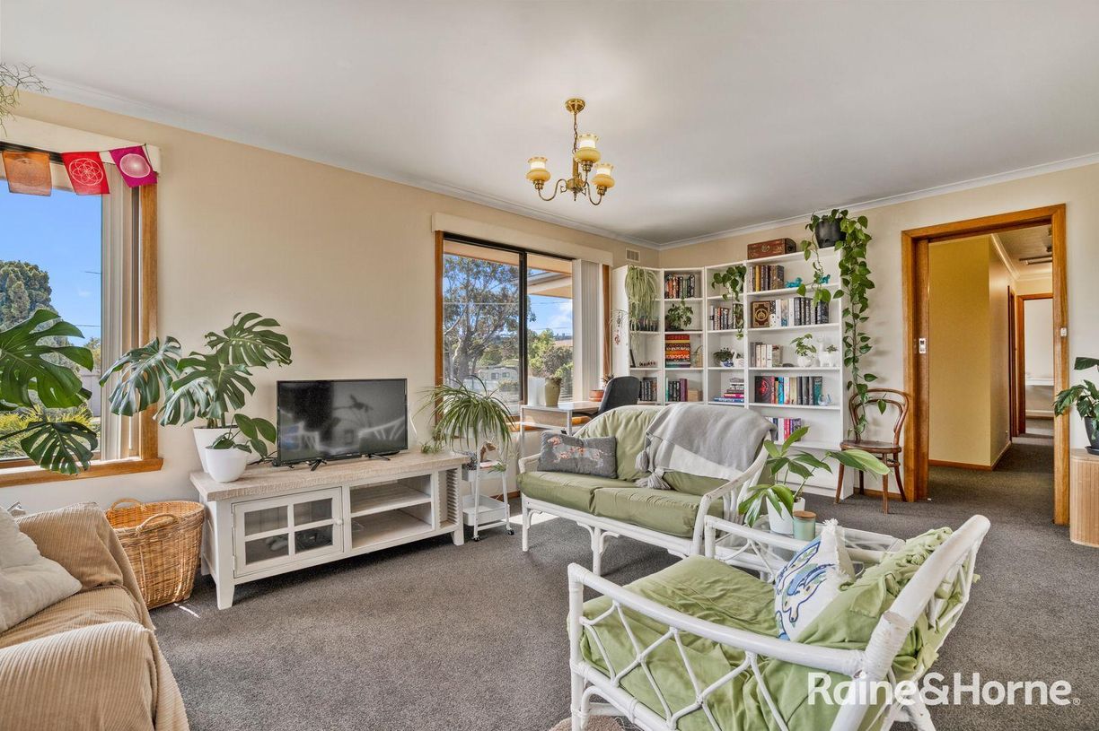 24 Roberts Street — photo 7 of 30
