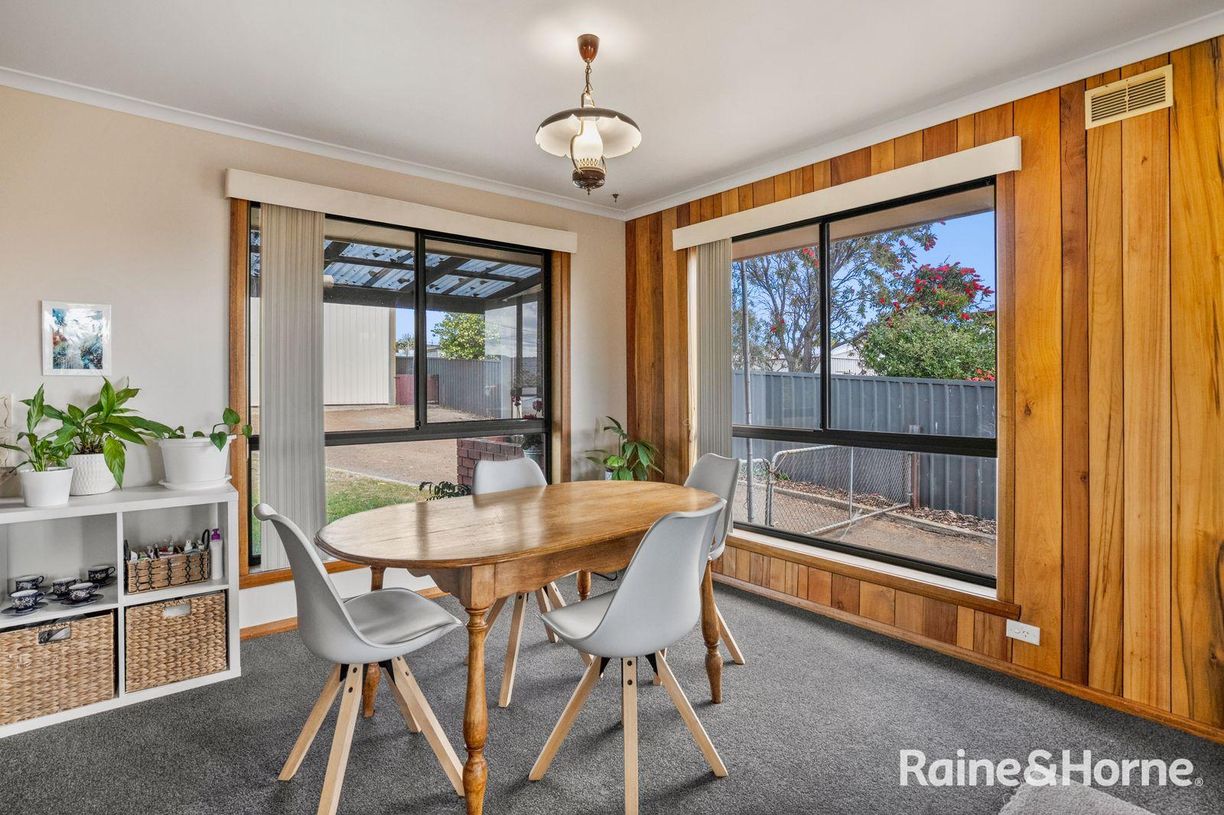 24 Roberts Street — photo 9 of 30