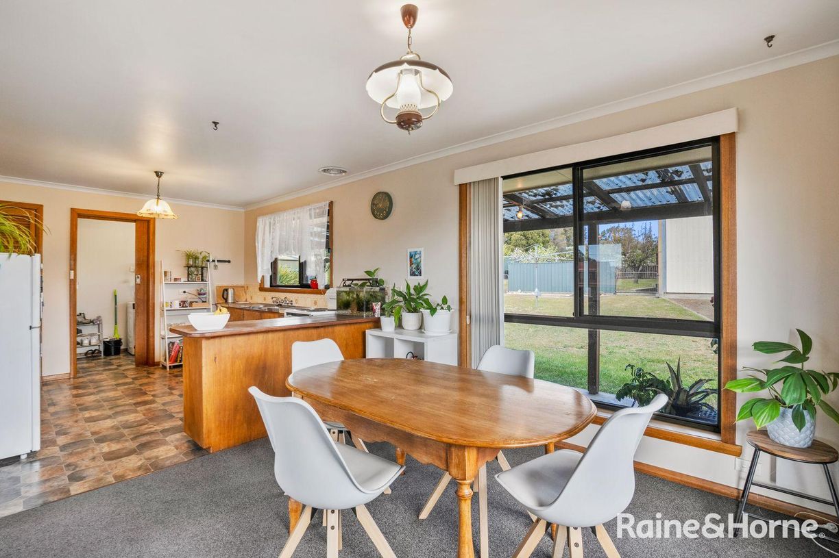 24 Roberts Street — photo 10 of 30