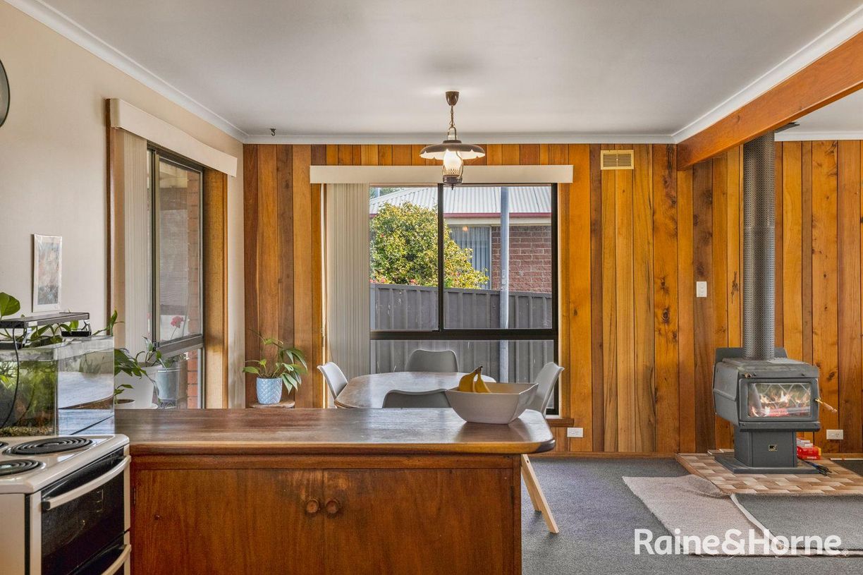 24 Roberts Street — photo 3 of 30